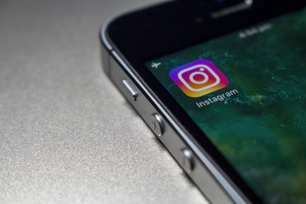 instagram messaging app war between instagram and snapchat